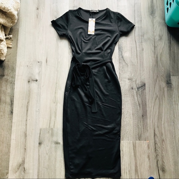 Boohoo Dresses & Skirts - NWT BOOHOO Dress Size 4